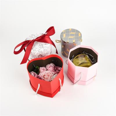 China Hot Recycled Materials Turned Luxury Rose Flower Box Heart-Shaped Gift Flower Box For Bouquets for sale