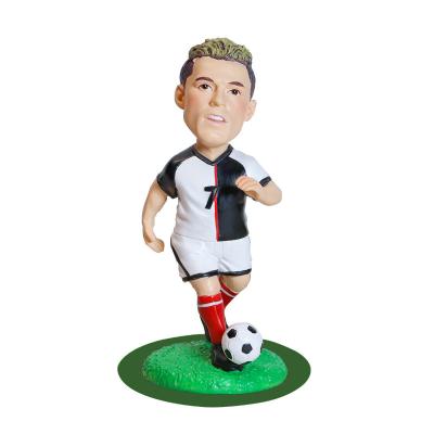 China Home Decoration Handicrafts Wholesale a large number of World Cup football star sports star statues C Romesse Messi resin home decorations for sale