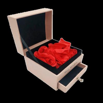 China 25 x 25 x 25 Customize Kraft Paper Wedding Clothes Jewelry Nail Gift Packaging Logo Cardboard Box For Makeup for sale