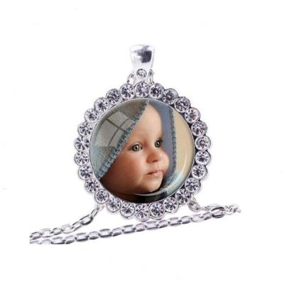 China Vintage Personalized Necklace With Photo Glass Family Cabochon Memorial Photo Pendant for sale