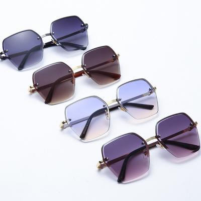 China Luxury Fashionable PC Polyester Sunglasses Ladies Shades Women PC Sunglasses Cat Eye 2021 for sale