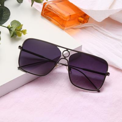 China Fashion Sunglasses 2021 Retro Luxury Oversized Square Women's Gradient Oversized Sun Glasses Sunglasses for sale