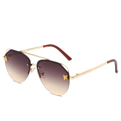 China Trendy Sunglasses Adjust Metal Frame Popular Oversized Women Shape Sunglasses 2021 for sale