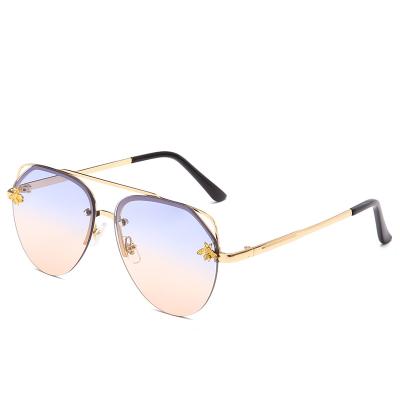 China Fashion sunglasses wholesale famous brands 2021 women designer custom classic sunglasses for sale