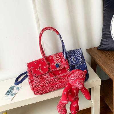 China Blue Bandanna Ladies Handbags Women Handbags Fashion Hood Hangbags Mixed Color Bolso Bandana Print Purses for sale