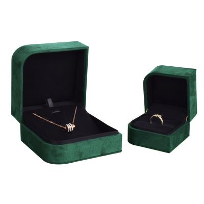 China Fashionable Custom Made Jewelry Packing Boxes China Green Microfiber Ring Necklace Bracelet Jewelry Set for Packing Luxury Jewelry Boxes for sale