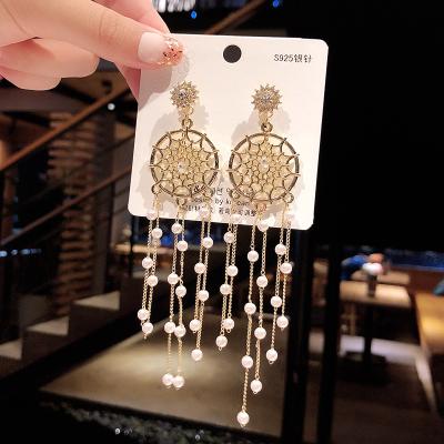 China CLASSIC female temperament long earrings pearl mesh fashion personality fashion personality earrings for sale