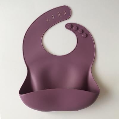 China Hot Selling Antibacterial Baby Bib Waterproof Comfortable And Easy To Clean Food Grade Baby Silicone Bib for sale