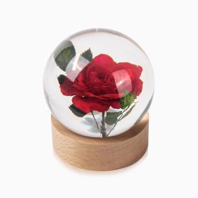 China 80mm Diameter Natural Crystal Ball With Real Flower Gifts For Ladies for sale