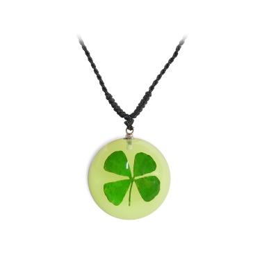 China Creative Handmade Four Leaf Clover Round Shape Jewelry Lucky Four Leaf Clover Necklace Pendant For Girls for sale