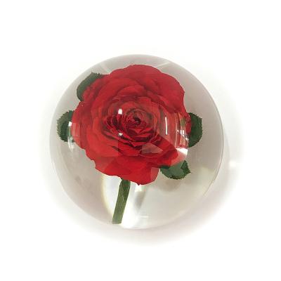 China Modern Ornament Home Decoration Real Rose Embedded Preserved In Resin New Style Wedding Gifts for sale