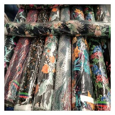 China Breathable stock lot printing 100 rayon challis fabric for korea spandex fabric viscous rayon fabric / indonesia rayon for sale