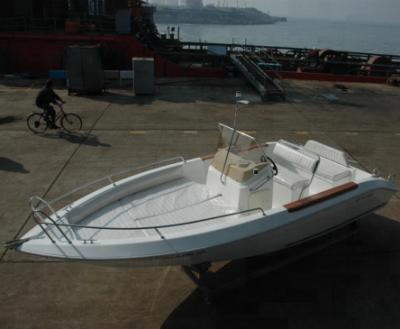 China Fiberglass Made In China CE Cheap Luxury Fiberglass Ychat Boat for sale