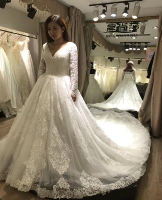 China Chapel Train V Neck Long Sleeve Breathable Elegant Lace Ball Gown Islamic Wedding Dress 2021 for sale