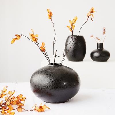 China Modern Cheap Modern Minimalist Hotel Black Pieces Hotel Vases Porcelain Style Ceramic Flower Vase Decoration for sale