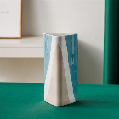 China Minimalist Custom Modern Nordic Style Decoration Creative Home Wedding Ceramic Flower Vases for sale