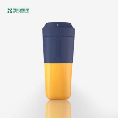 China Mini Blender Electric Juice Extractor Car Rechargeable Lemon Juicer Portable Orange Juicer for sale