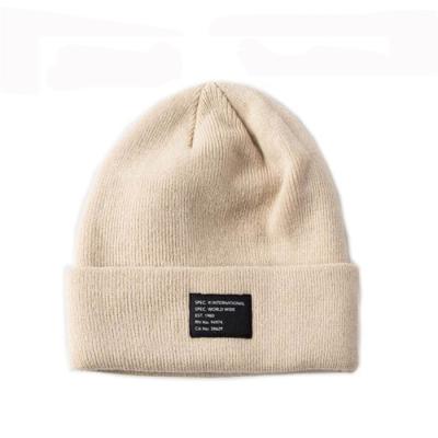 China 2021 COMMON Custom Fashion Knitted Color Beanie Winter Hat Beanie Hat With Woven Acrylic 100% Label for sale