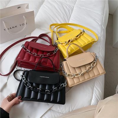 China 2022 Chain Handbags Women's PU Shoulder New Design PORTABLE Handbag Single Bag Women's Single Shoulder Bags Fashion Cover Polyester Fiber for sale