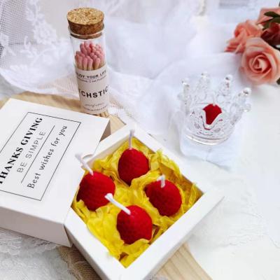 China Birthdays Mate Gift Birthday Gift Set Strawberry Aromatherapy Candle Natural Handmade Soy Wax for sale