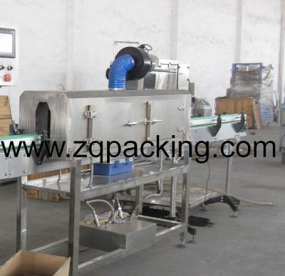 China Small bottle PVC shrinking label inserting machine for sale