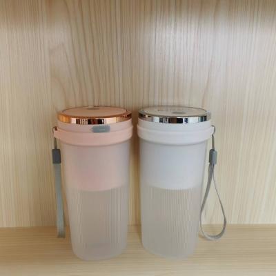 China Protable Juicer Mini Blender Electric Usb Cup Rechargeable Fruit Bottle Blender Machine Portable Juicer for sale