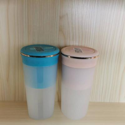 China Protable Fruit Juicer USB Blender Blender Cup Home Mini Portable Juicer Machine Juicing Rechargeable Cup for sale