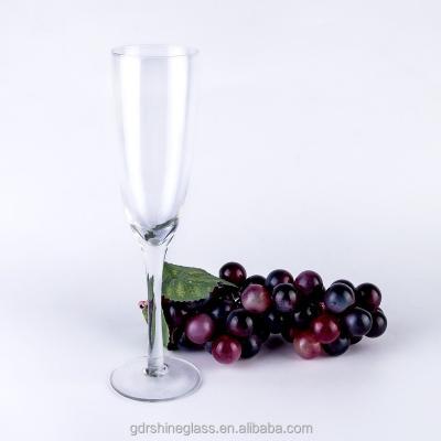 China New classic/postmodern cheap wine glass champagne flutes glass/goblet for sale