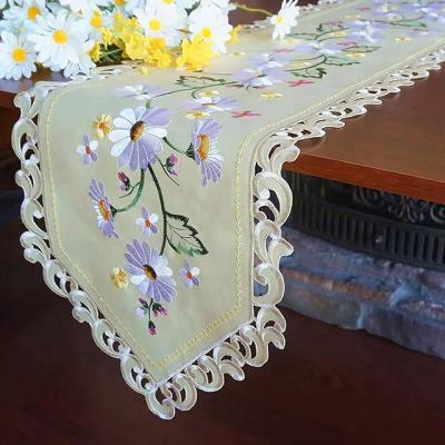 China Disposable Promotional Cheap Fashionable Table Runner Sample Table Decoration for sale