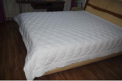 China Diamond Quilting White Queen Size Quilts Comforter For Hotel / Household for sale