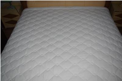 China Custom Quilting Microfiber Quilts Comforter 300GSM Filling Power for sale