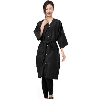 China High quality hair beauty salon water repellent black kimono style hair salon client robe smocl guest clothes with snaps for sale