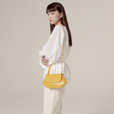 China Lady New Fashion Simple Leather Bag Retro Small Square Bag Literary Ladies Shoulder Bag for sale