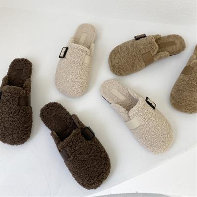 China Custom Made Luxury Winter Fashion Trend Women's Indoor Bed Lamb Faux Fur Warm Closed Toe Slippers for sale