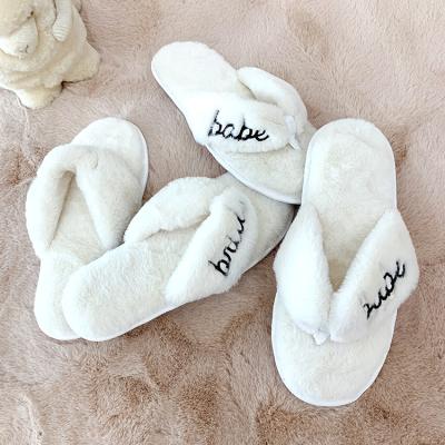 China Fashion Trend Cusom Embroidery Fuzzy Faux Fur Bedroom Wedding Party White Thong Fur Slips Bridal Slippers Wedding For Brides for sale