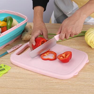 China Sustainable High Quality Non Slip Kitchen Large Multi Function PP Rubber Foldable Chopper With Drain Basket for sale