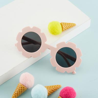 China High quality 2022 new children's sunglasses gear sunflower glass part doll trend kids sunglasses boys girls sunglasses for sale