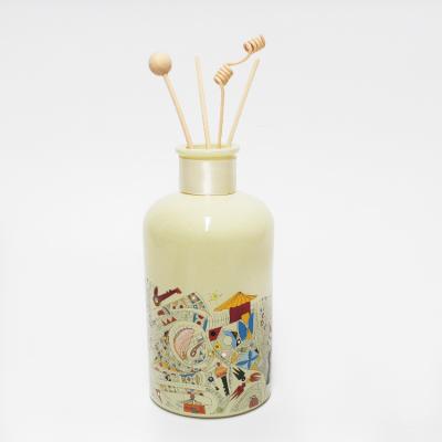 China Glass Diffuser Bottle Personal Care Home Decoration Delicate Reed Aromatherapy Bottle for sale