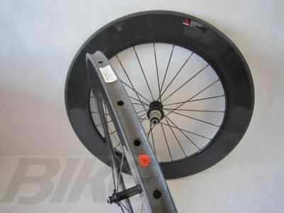 China Super light strongest low price 700c clincher carbon wheelset carbon 88mm 23mm road bike for sale