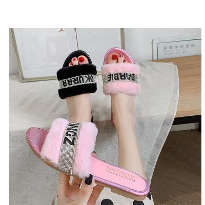 China 2021 New Plus-size Anti-slippery Ladies' Flat Woman's Slippers Shoes Beautiful Diamond Fur Comfortable Flat Slippers for sale