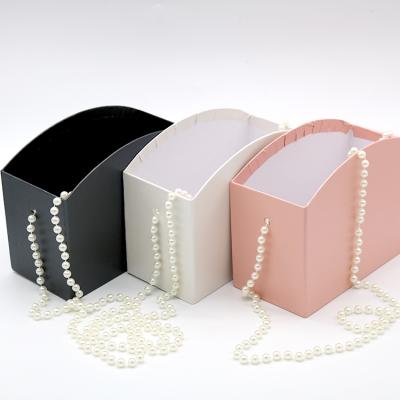 China Recyclable Creative Shape Pearl Chain Hand Flower Box Bag Flower Box for sale