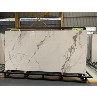 China Modern 9 Mm Polished Gold Vein White Agglomerated Stone Slabs Good For Wall for sale