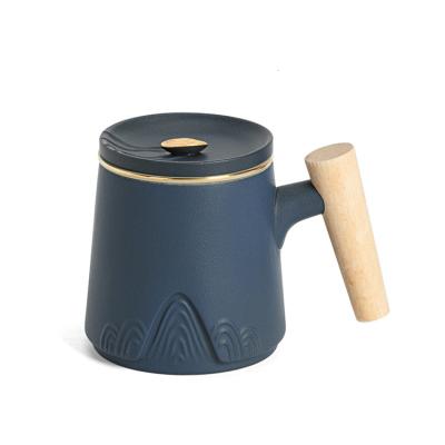 China Viable Custom Chinese Gold Rim Green Black Ceramic Tea Infuser Mug With Wooden Handle Gift Box for sale