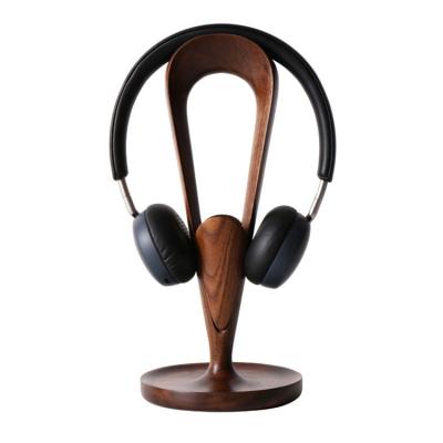 China Wholesale Custom Luxury Modern Maple Walnut Wooden Headphone Jack Stand Earphone Studio Earphone Stand for sale