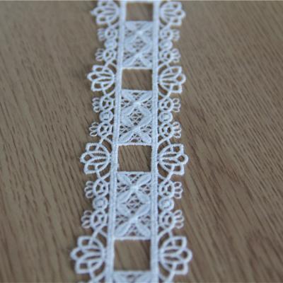 China Sustainable Quality Lace Materials White 100% Polyester Lace Trimmings Waist Embroidery Lace Trimmings for sale