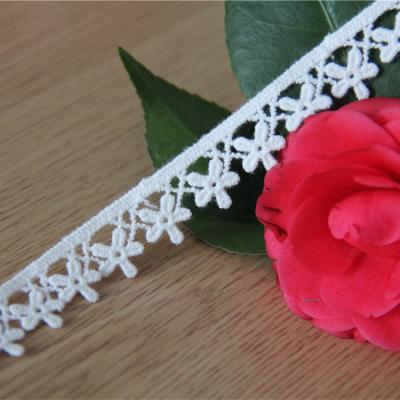 China 2020 New Design Viable Small Daisy Cotton Flower Lace Trim Bridal Lace Trim For Dress Decoration for sale