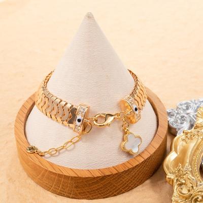 China 2022 Wholesale Handmade Vintage Factory Snake Chain Charm Bracelet Four Leaf Jewelry Gold Plated Jewelry Bracelets For Women Gift for sale