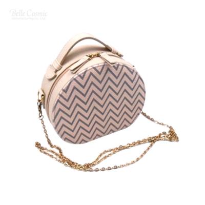 China Hot Selling Lady Hot Selling PU Cosmetic Case Hard Makeup Case Handbag with Handle and Metal Chain for sale