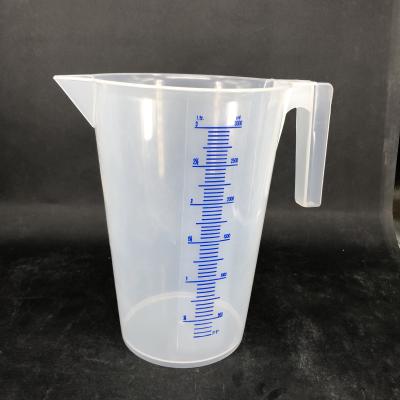 China 3000ML Sustainable Food Grade PP Material Plastic Measuring Cup With Handle for sale