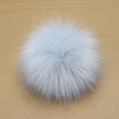 China Fluffy Fluffy Fur Pom Poms With Snap Raccoon Fur Pompom Garment Faux Fur Balls for sale